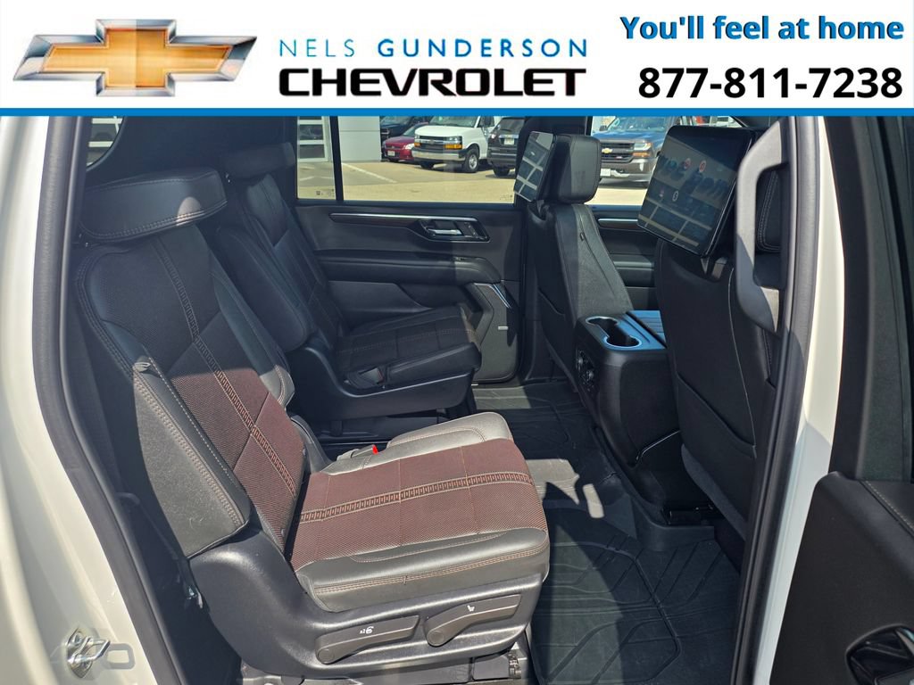 Certified 2025 Chevrolet Suburban High Country AWD/4WD image 11