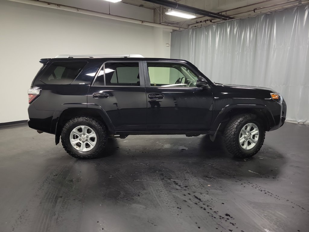 Used 2016 Toyota 4Runner SR5 AWD/4WD image 9