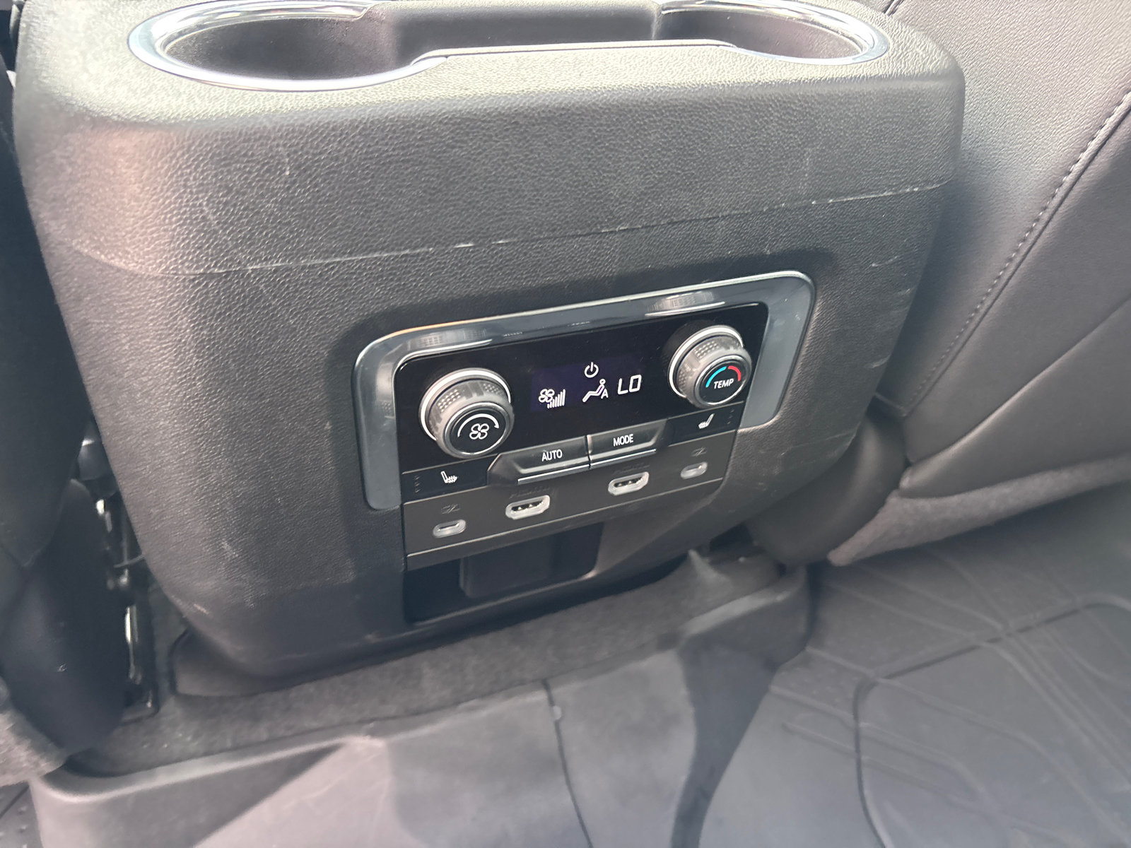 Used 2023 Chevrolet Tahoe Z71 w/ Luxury Package AWD/4WD image 32