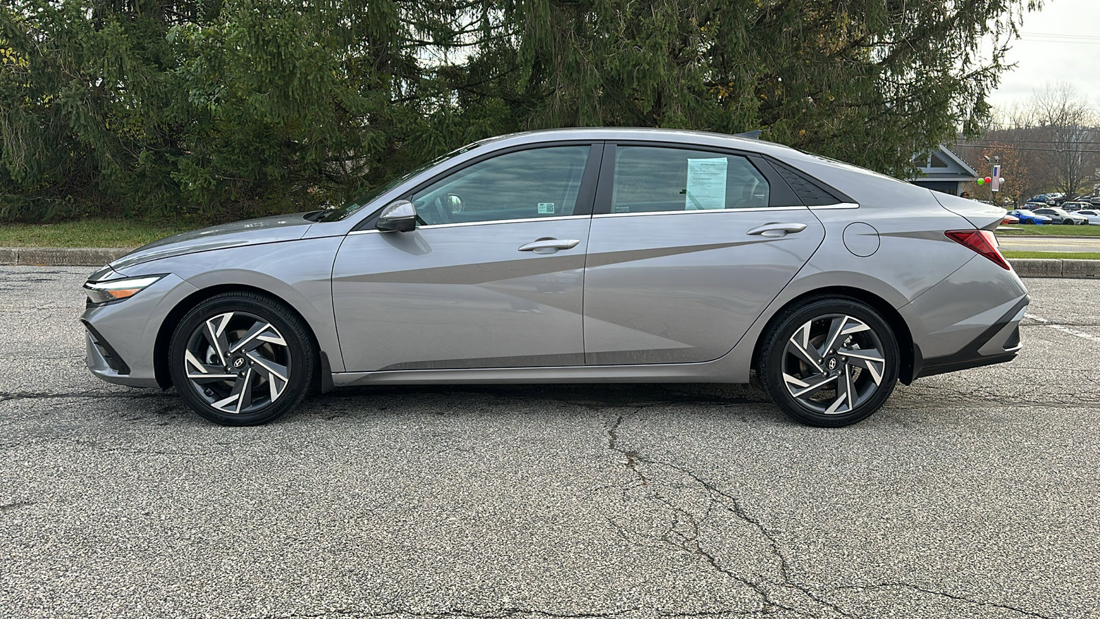 Used 2024 Hyundai Elantra Limited image 27