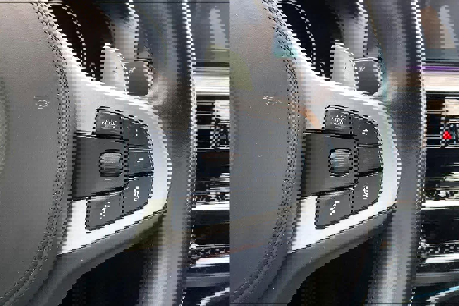 Used 2018 BMW M550i xDrive image 25