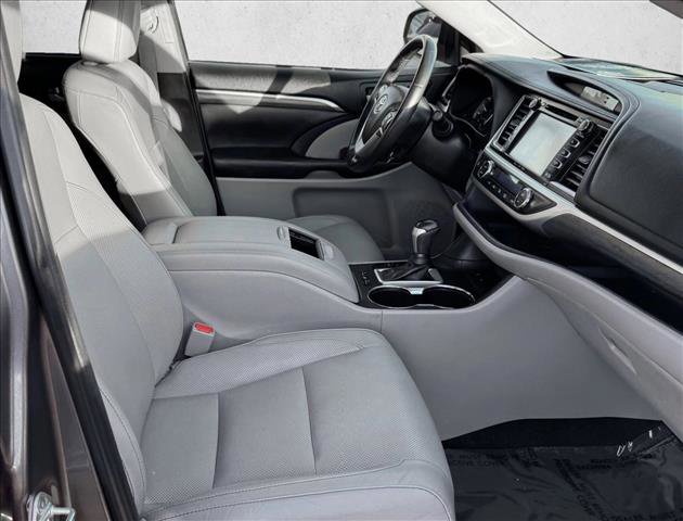 Used 2019 Toyota Highlander Limited FWD image 22