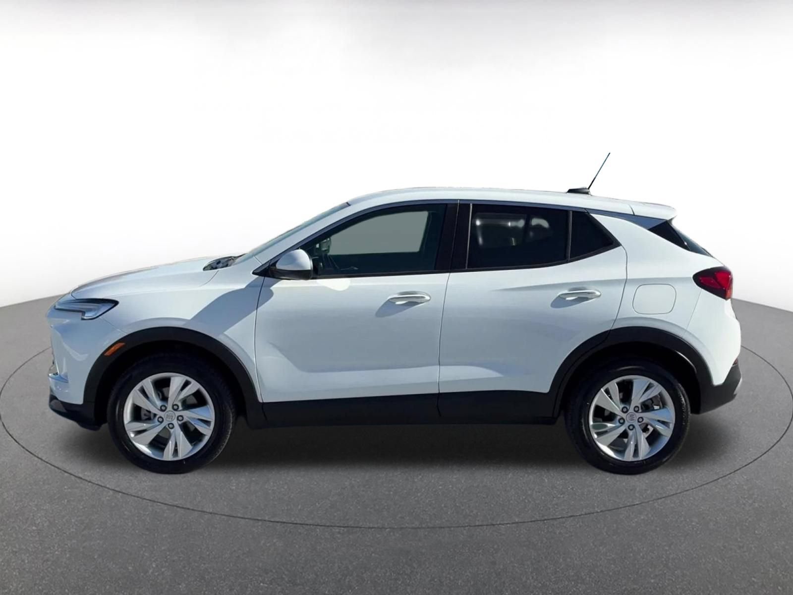 Used 2025 Buick Encore GX Preferred AWD/4WD image 9