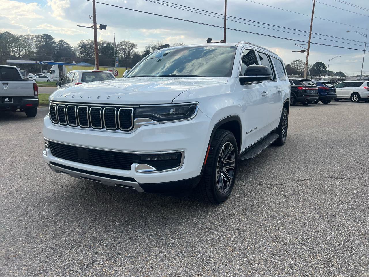 Used 2024 Jeep Wagoneer L Series II image 12