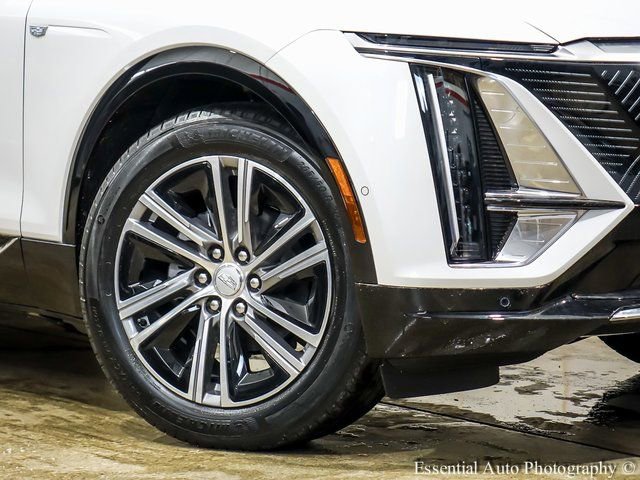 New 2025 Cadillac Lyriq Luxury w/ LPO, Floor Liner Package AWD/4WD image 3