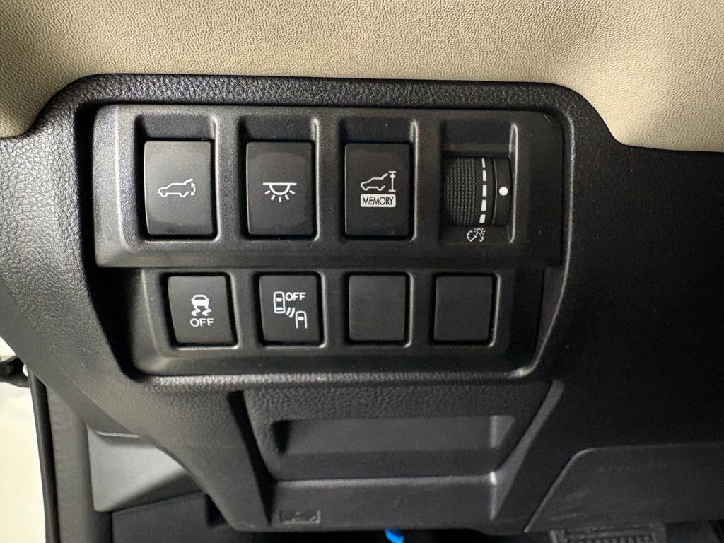 Used 2021 Subaru Ascent Limited w/ Technology Package image 17