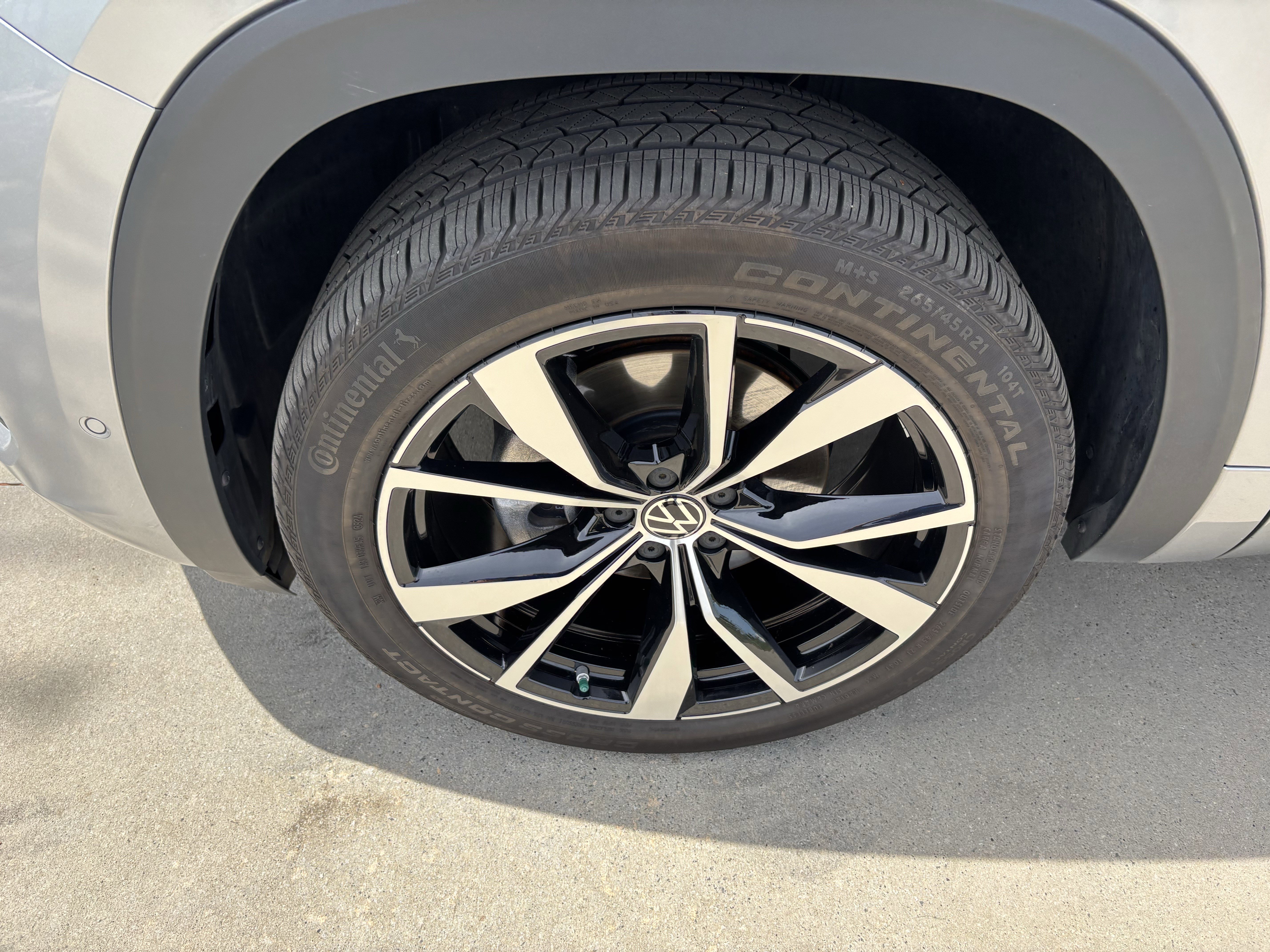 Used 2025 Volkswagen Atlas SEL Premium R-Line image 13