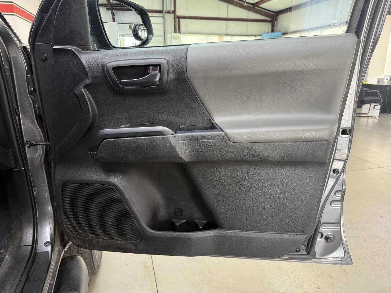 Used 2021 Toyota Tacoma SR AWD/4WD image 16