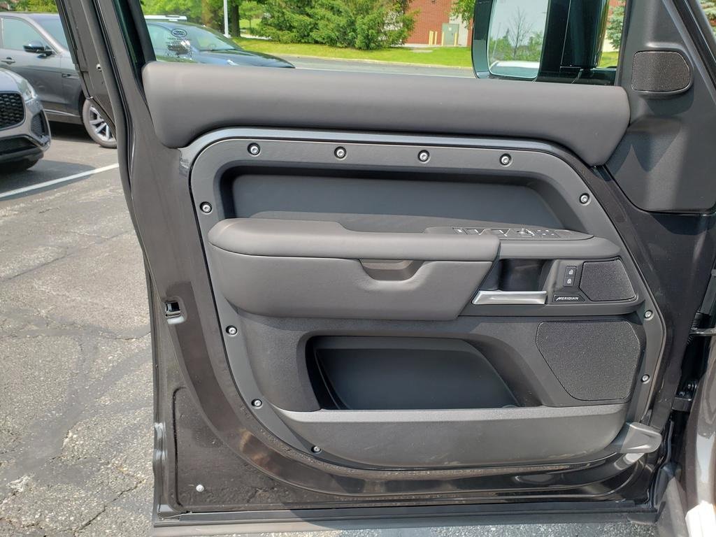 New 2025 Land Rover Defender 130 S image 10