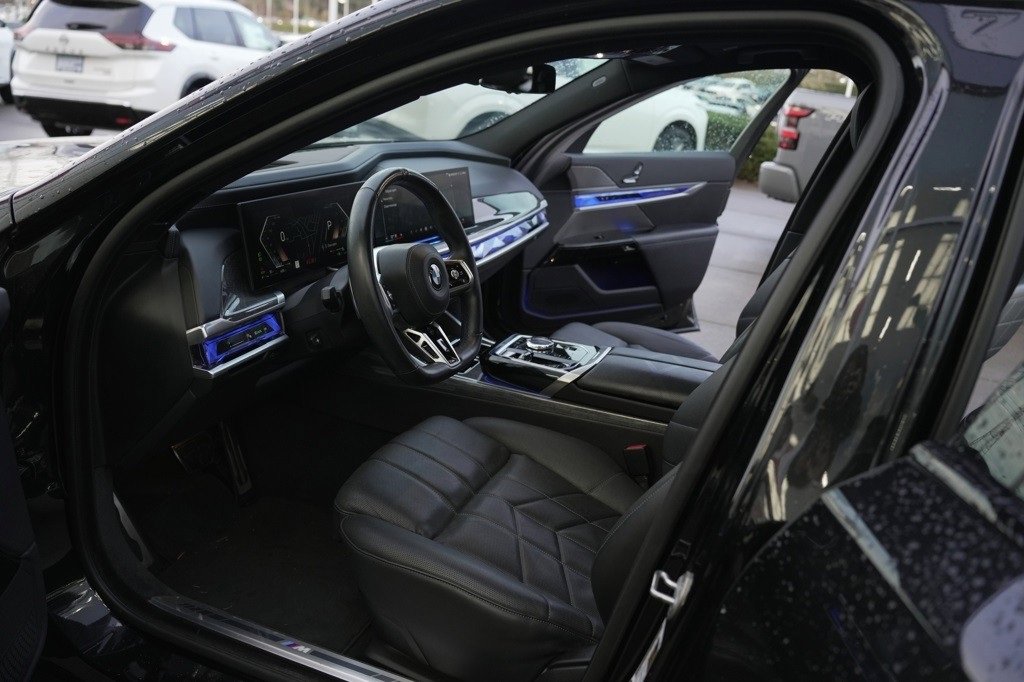 Used 2024 BMW 740i image 4