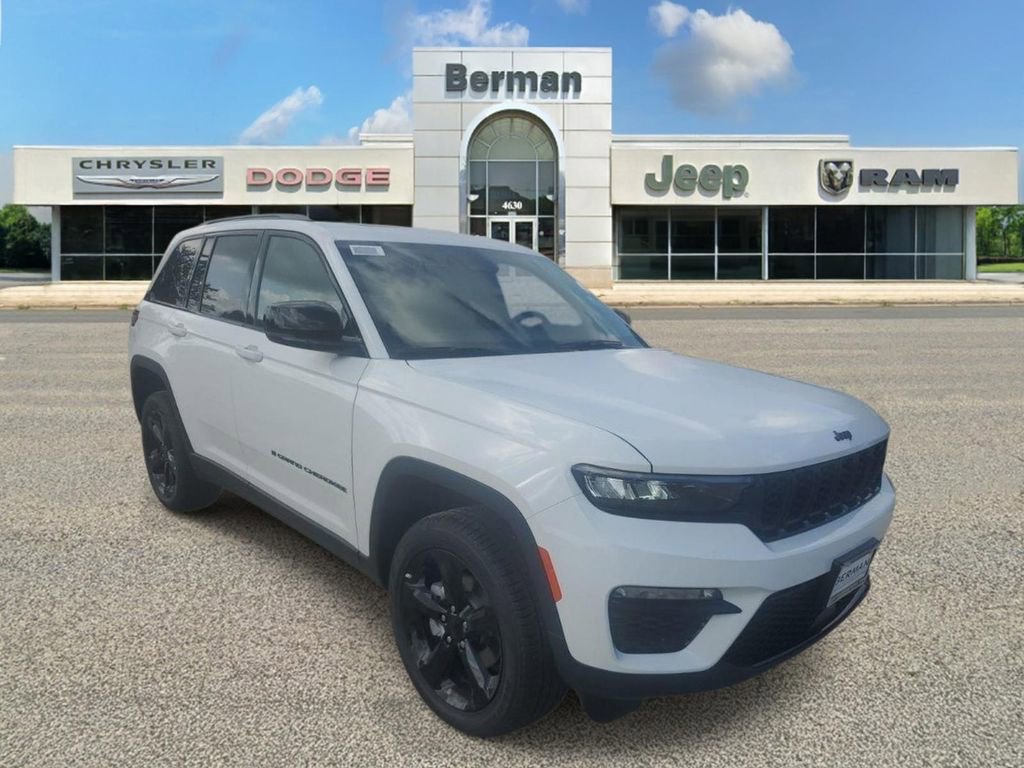 Used 2025 Jeep Grand Cherokee Limited w/ Black Appearance Package