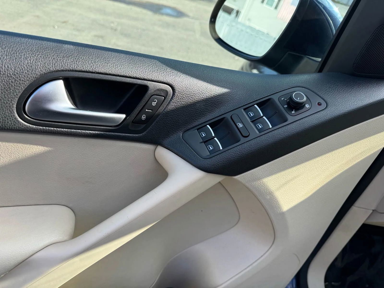 Used 2016 Volkswagen Tiguan SE image 23