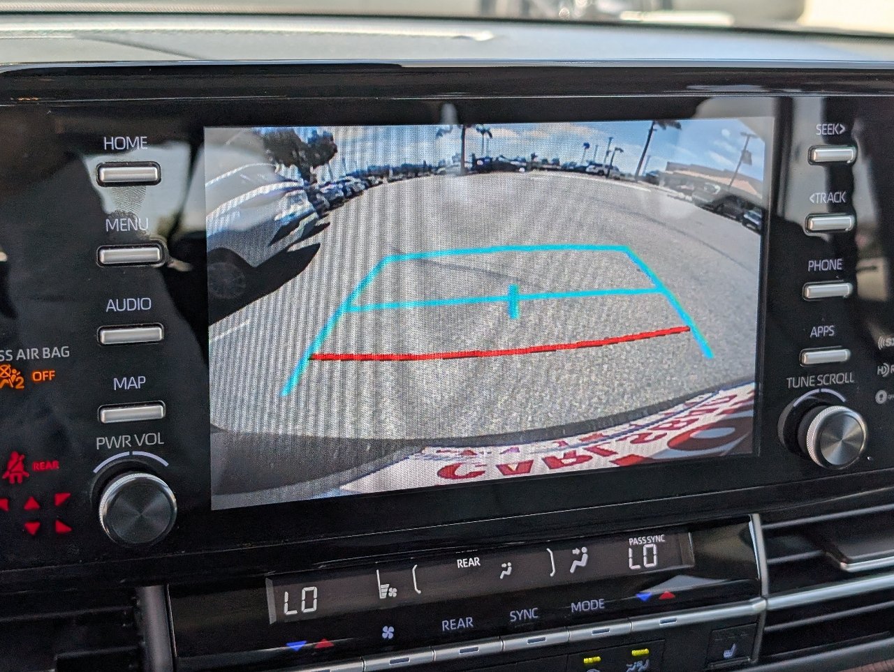 Used 2023 Toyota Sienna XLE FWD image 7