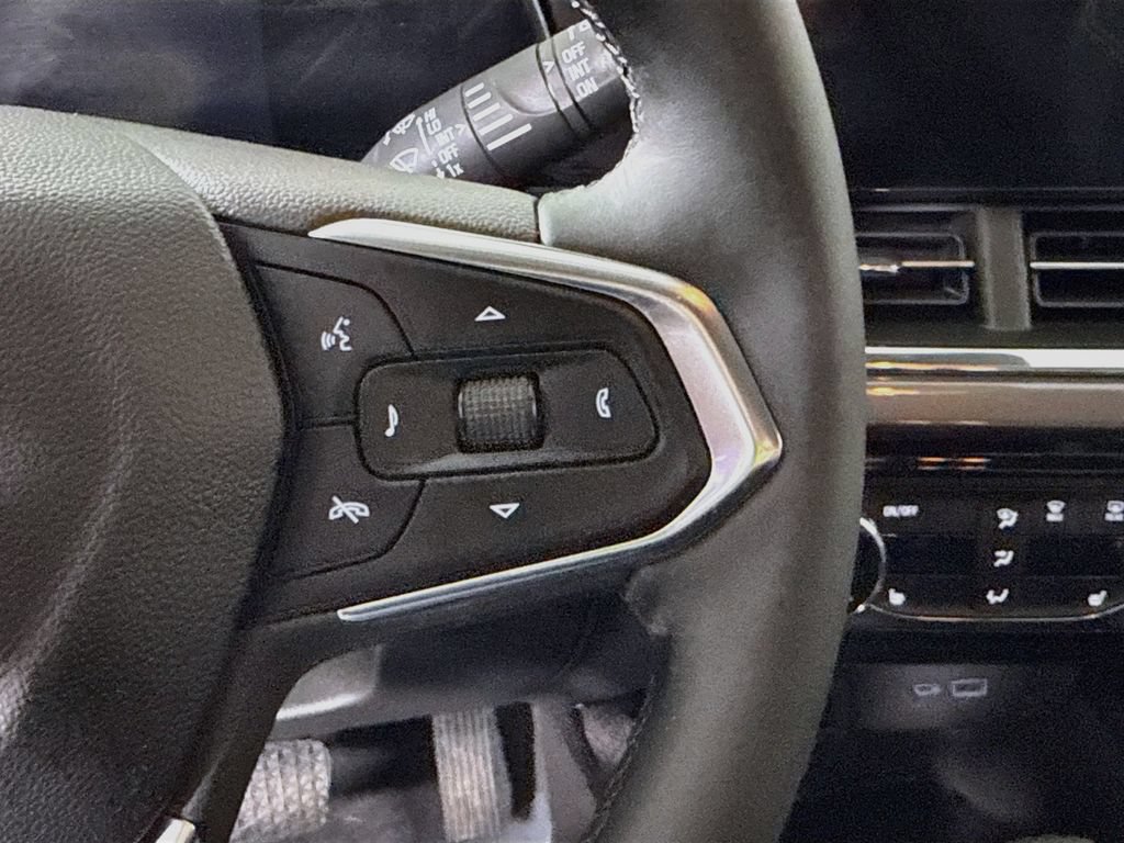 Used 2025 Chevrolet Trax ACTIV FWD image 20