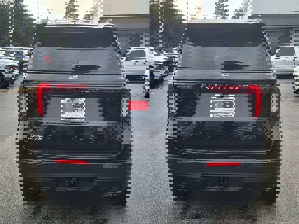 Used 2025 Ford Explorer Active image 4