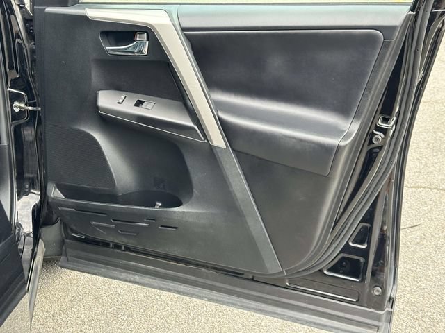 Used 2017 Toyota RAV4 XLE AWD/4WD image 8
