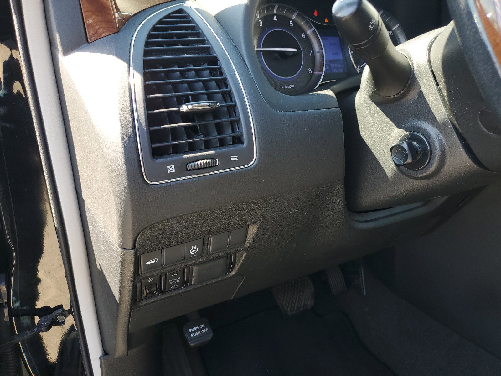 Used 2019 INFINITI QX80 Luxe image 18