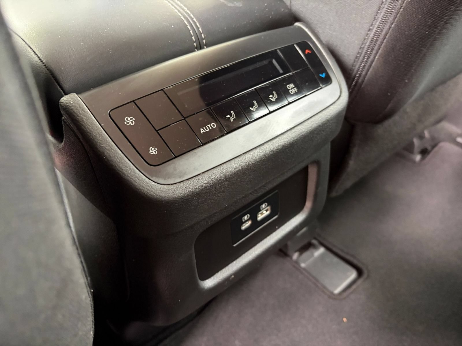 Used 2025 Nissan Pathfinder SV FWD image 24