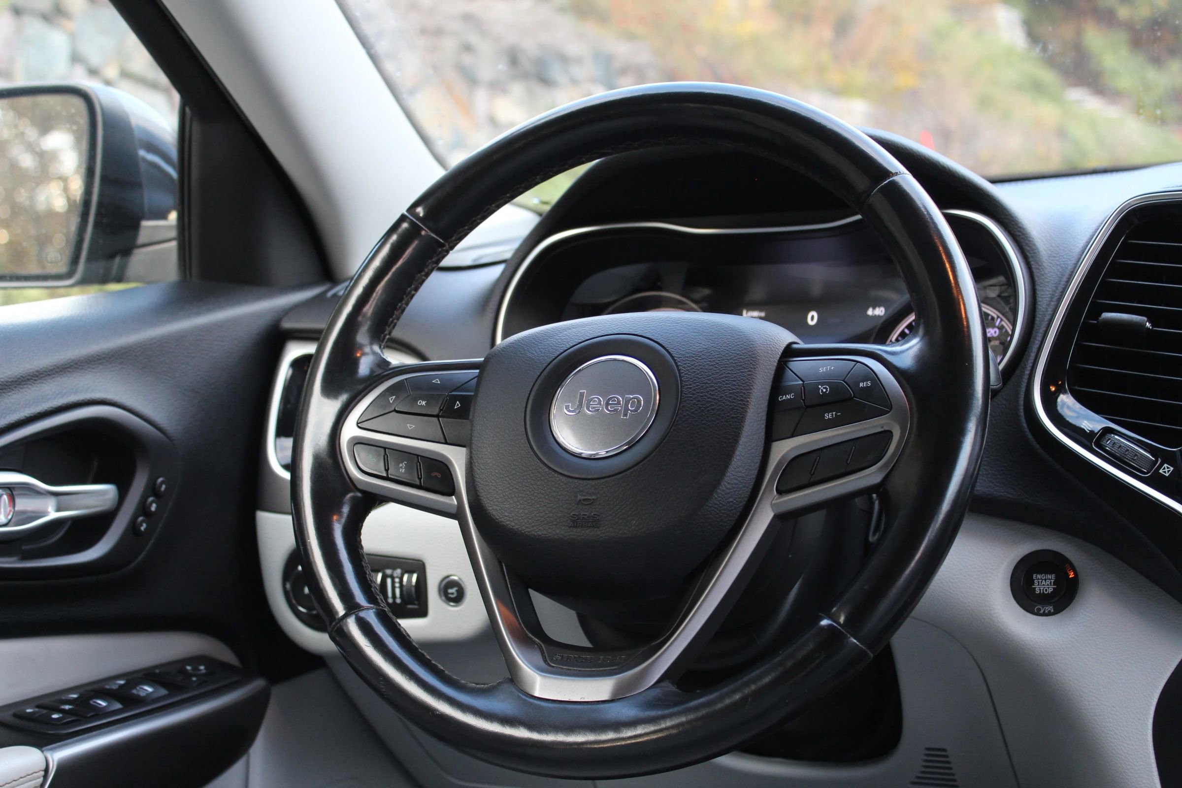 Used 2019 Jeep Cherokee Limited image 20