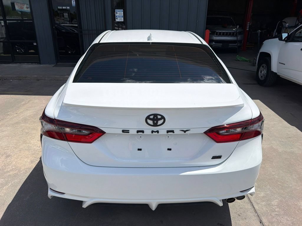 Used 2023 Toyota Camry SE FWD image 3