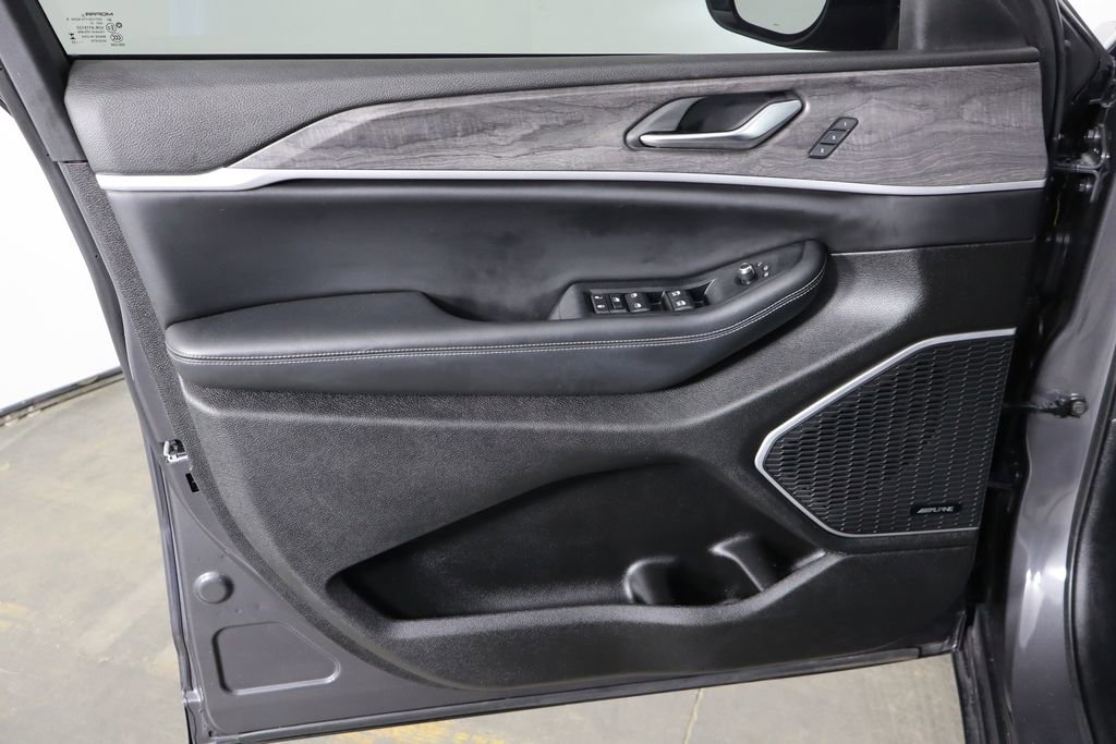 Used 2023 Jeep Grand Cherokee Limited RWD image 19