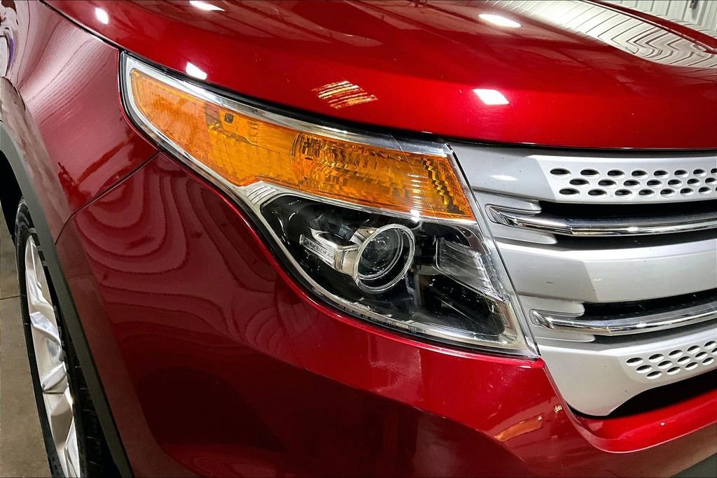 Used 2015 Ford Explorer XLT w/ Equipment Group 202A FWD image 4