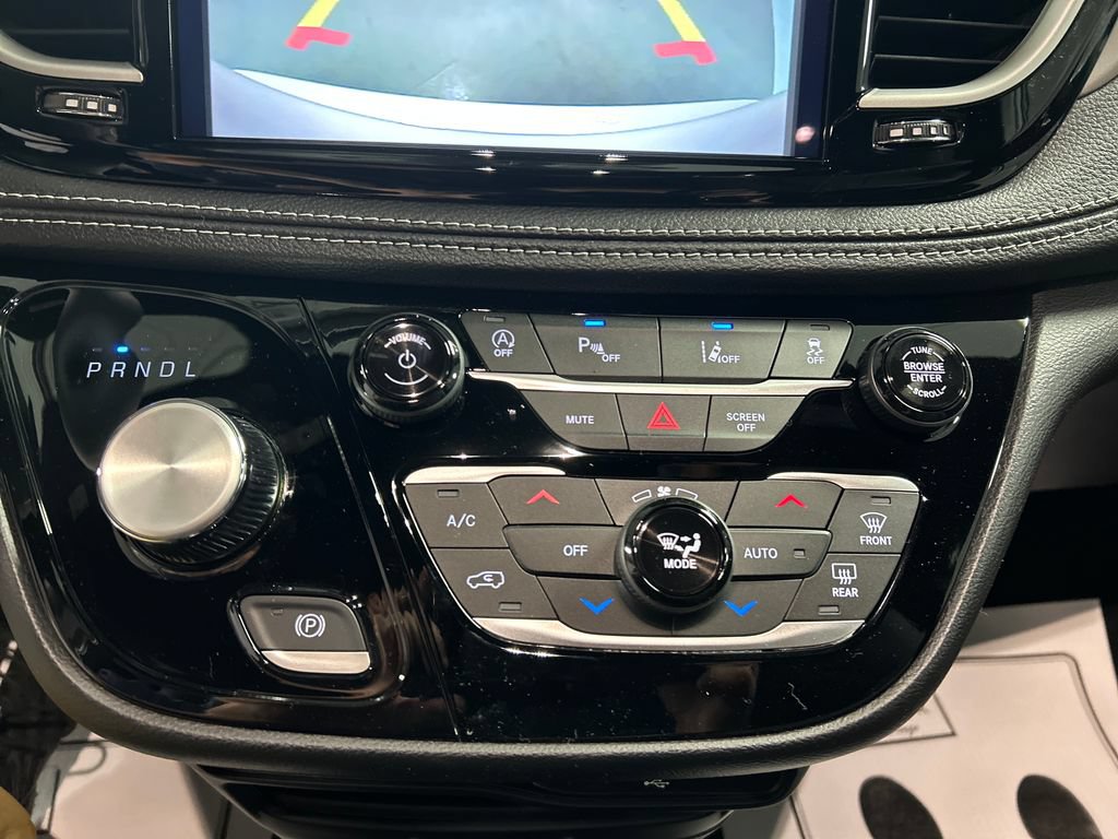 New 2027 Chrysler Pacifica Select w/ Family Tech Group FWD image 17