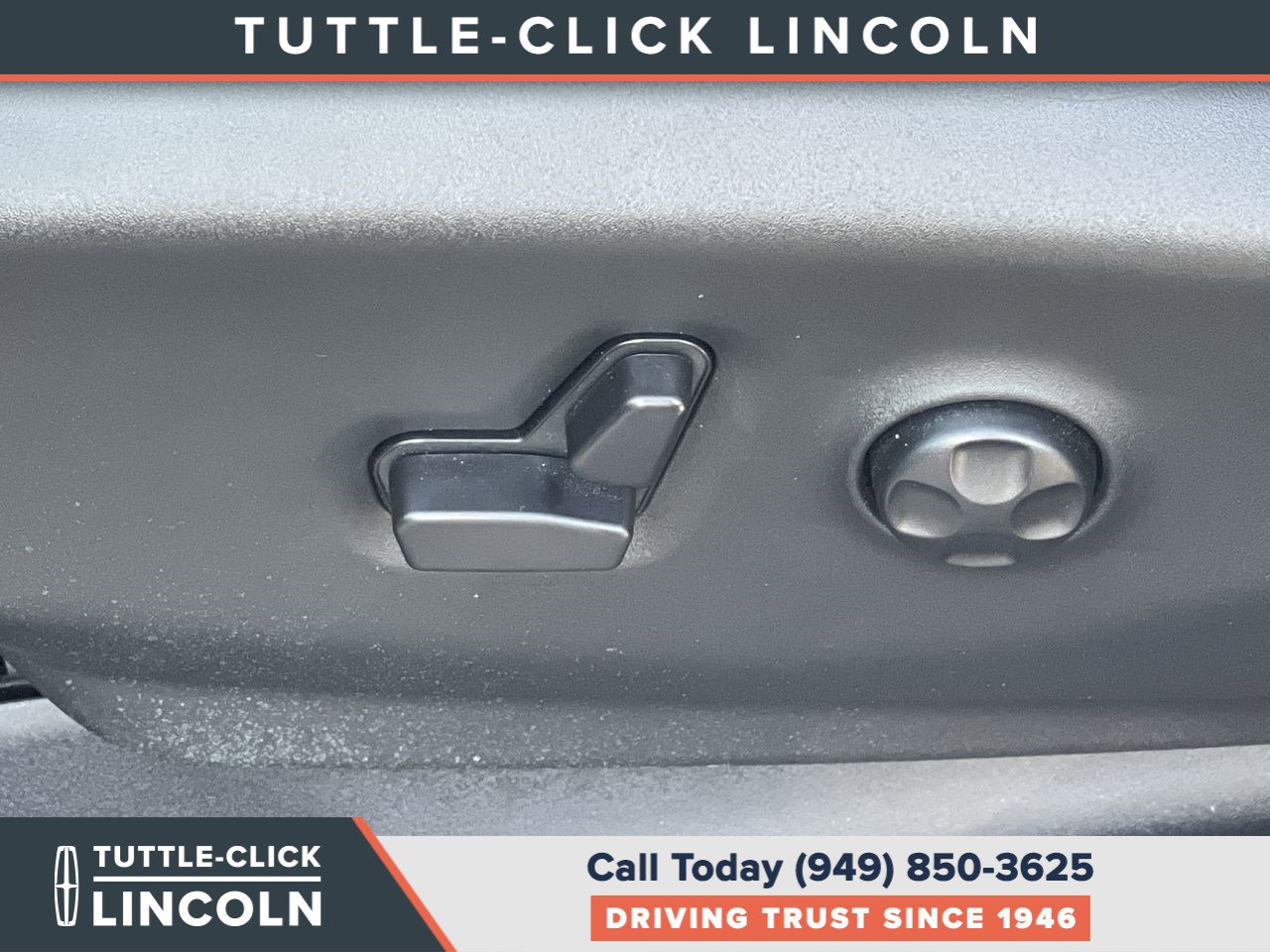 Used 2024 Chrysler Pacifica Limited w/ Uconnect Theater Family Group FWD image 22