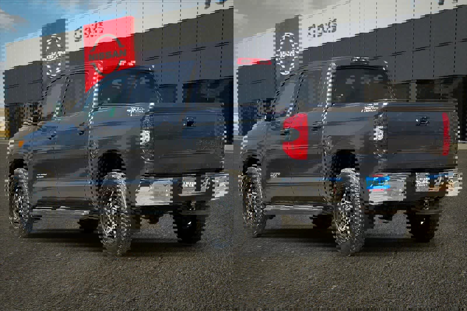 Used 2014 Toyota Tundra SR5 w/ SR5 Upgrade Package image 7