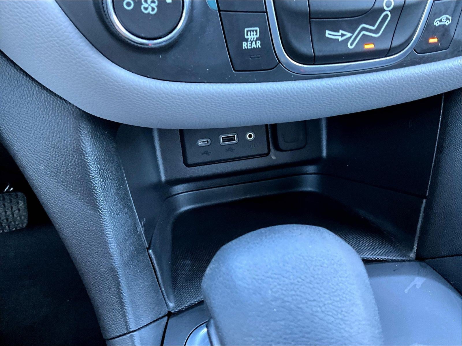 Used 2024 Chevrolet Equinox LS w/ Driver Confidence II Package FWD image 16