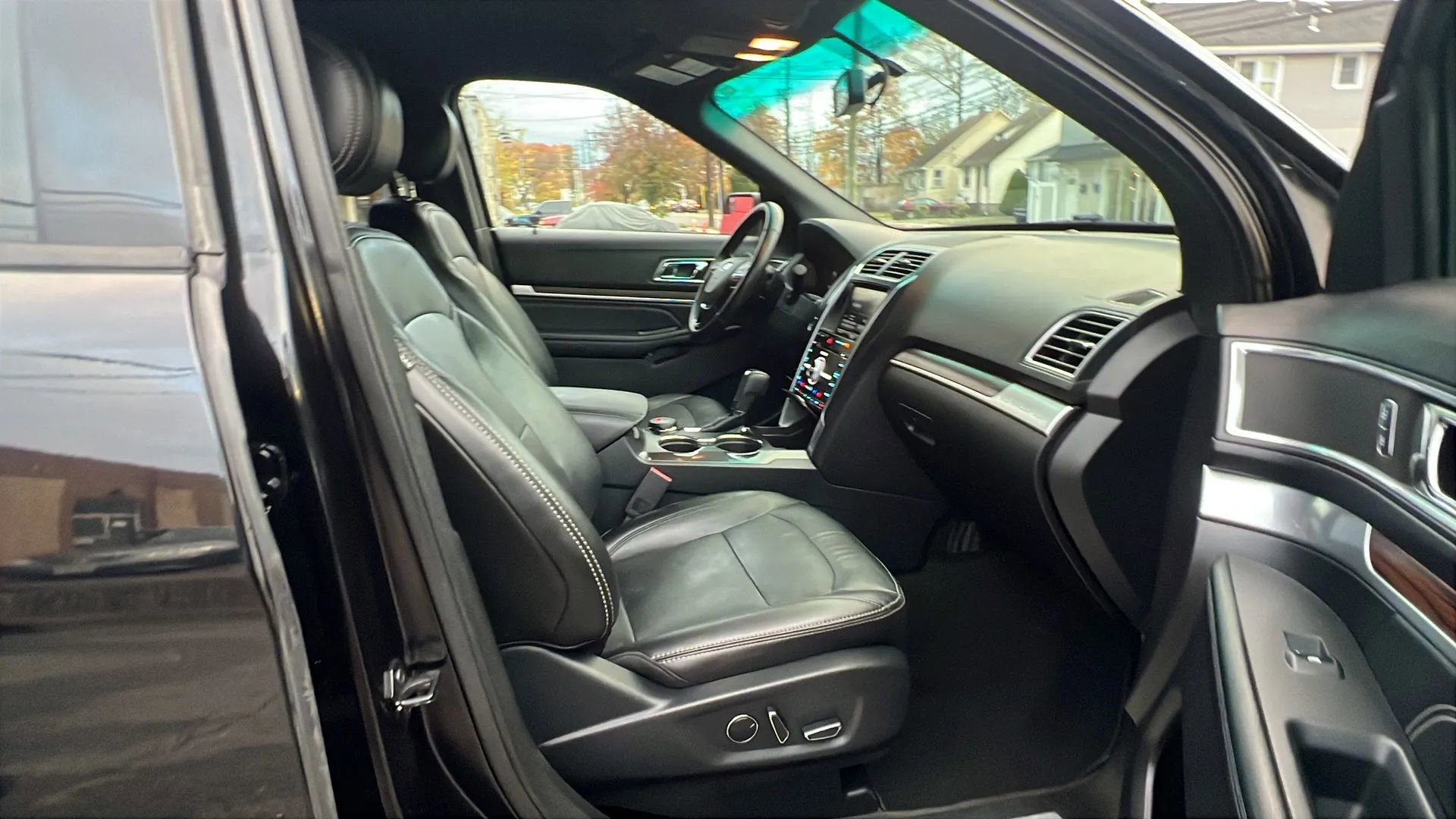 Used 2016 Ford Explorer Limited image 33