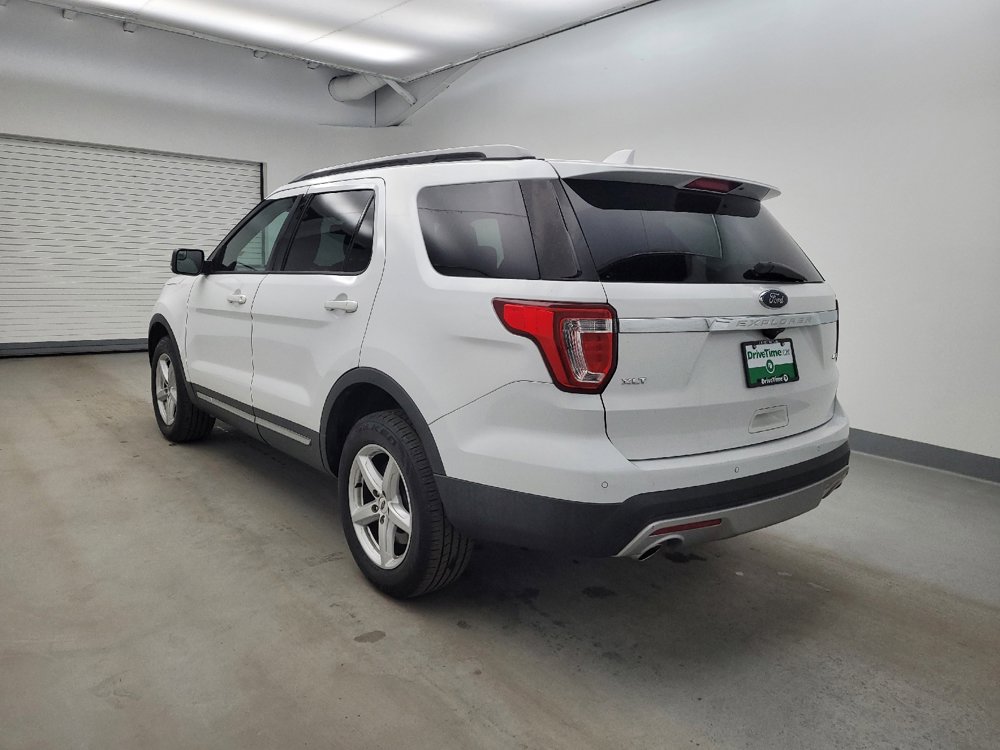 Used 2017 Ford Explorer XLT image 5