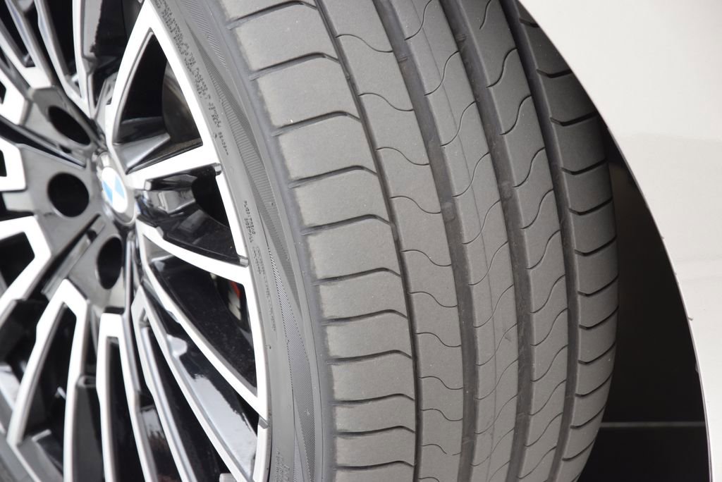 Used 2025 BMW 760i xDrive w/ Executive Package image 26