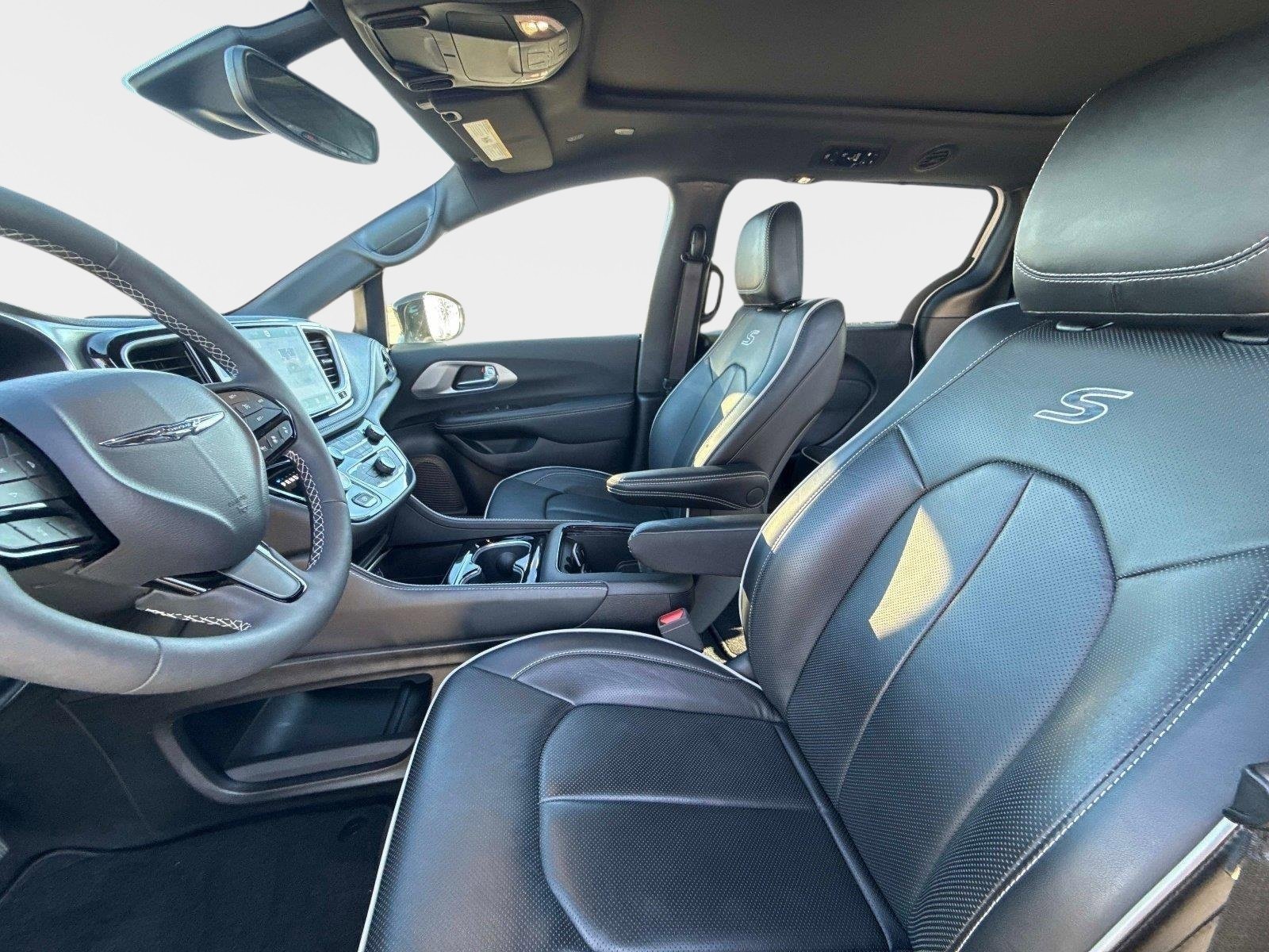 Used 2024 Chrysler Pacifica Limited w/ S Appearance Package image 22