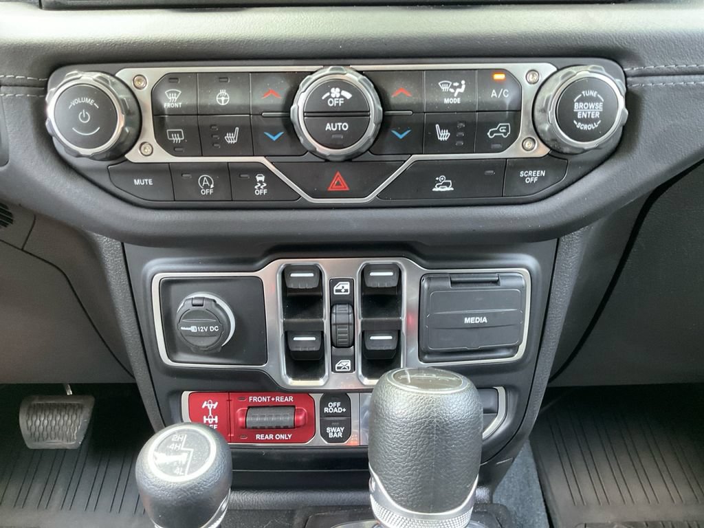 Used 2024 Jeep Gladiator Rubicon w/ Technology Group AWD/4WD image 26