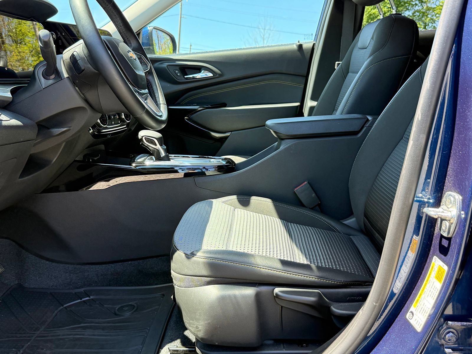 Used 2024 Chevrolet Trax LT w/ Driver Confidence Package FWD image 16