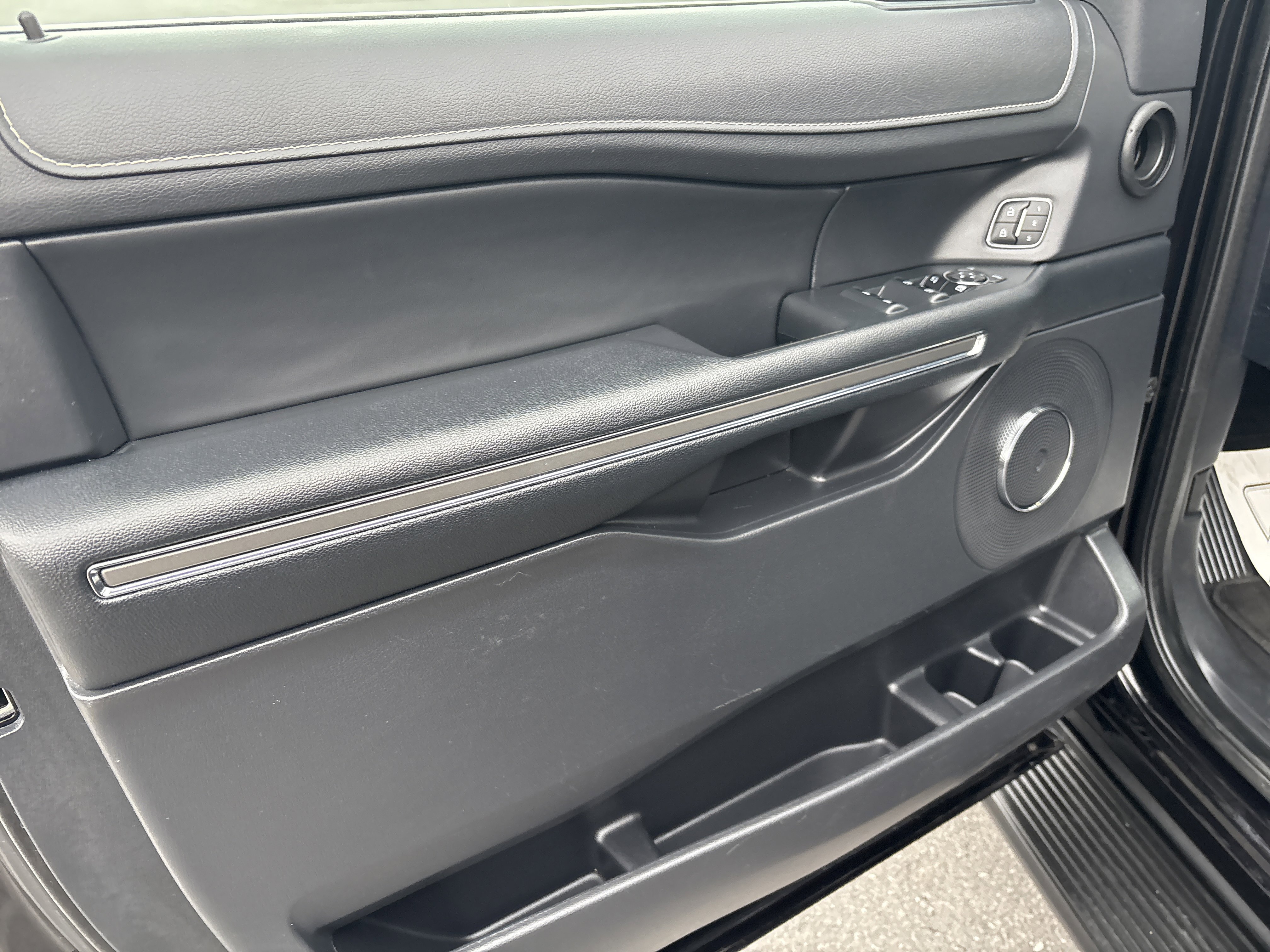 Used 2024 Ford Expedition XLT image 19