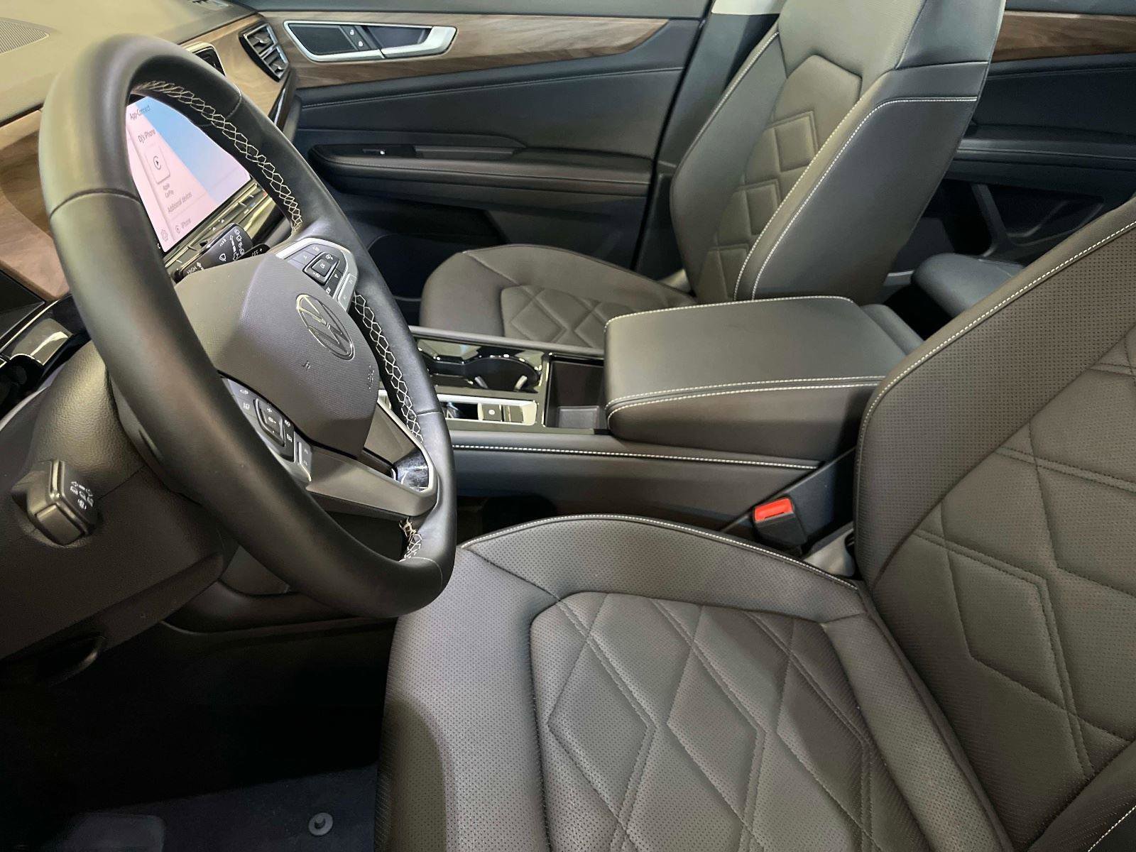 Certified 2025 Volkswagen Atlas SE image 21