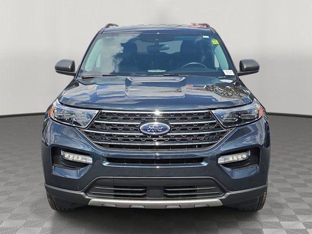 Used 2024 Ford Explorer XLT w/ Equipment Group 202A RWD image 2