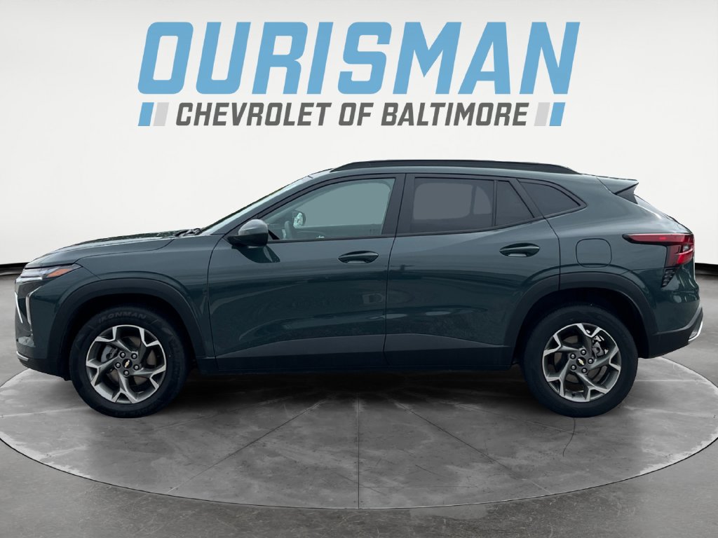 Used 2025 Chevrolet Trax LT FWD image 3