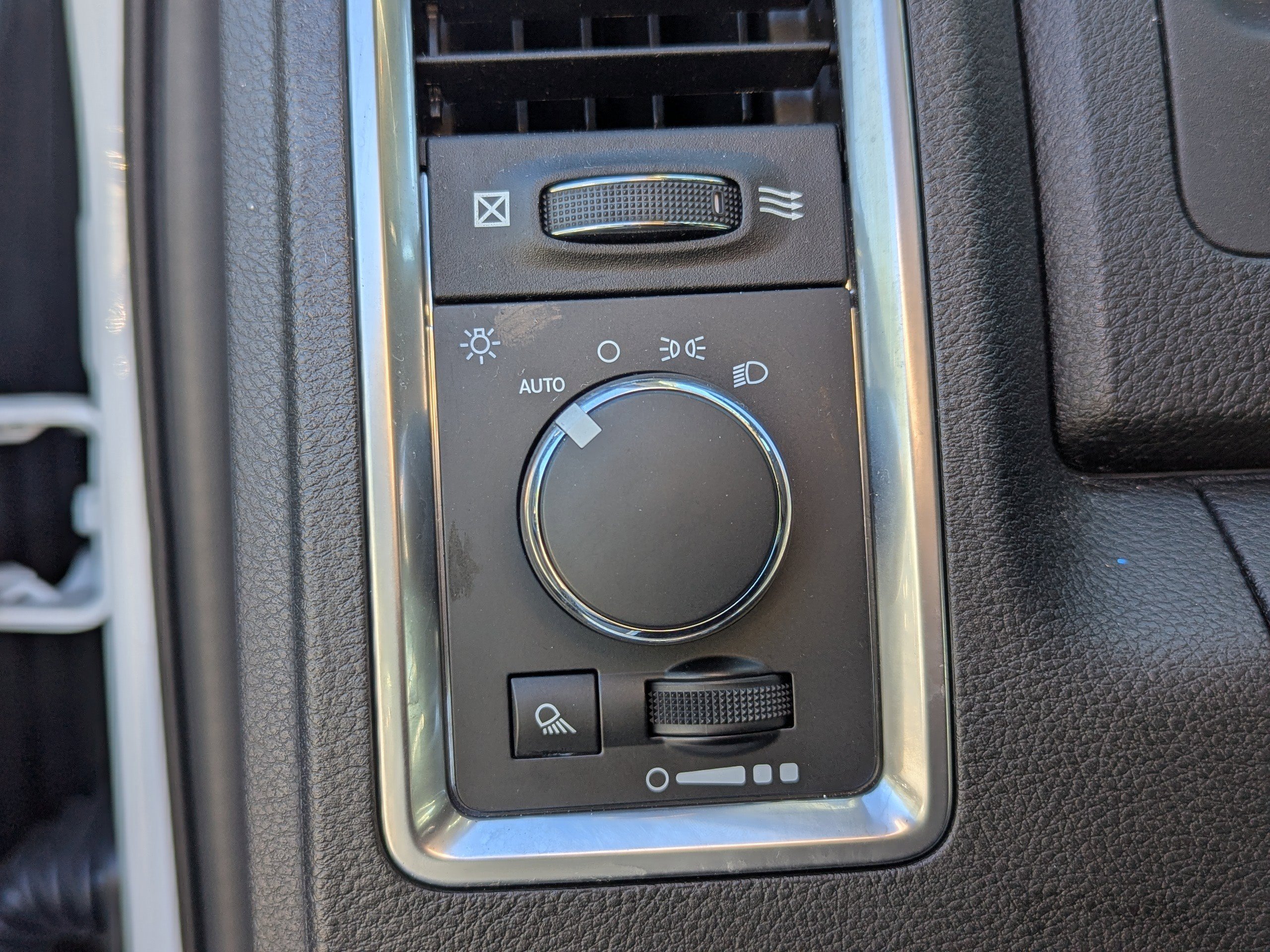 Used 2023 RAM 1500 Classic SLT w/ Trailer & Traction Group image 18