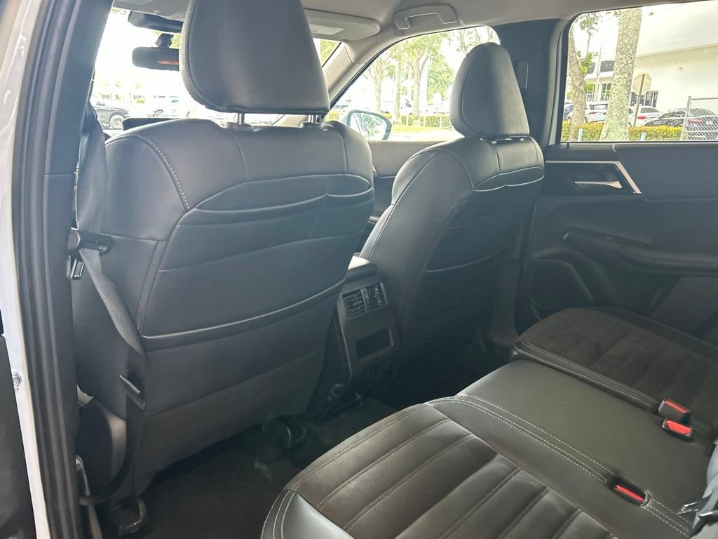 Used 2024 Mitsubishi Outlander SE AWD/4WD image 35