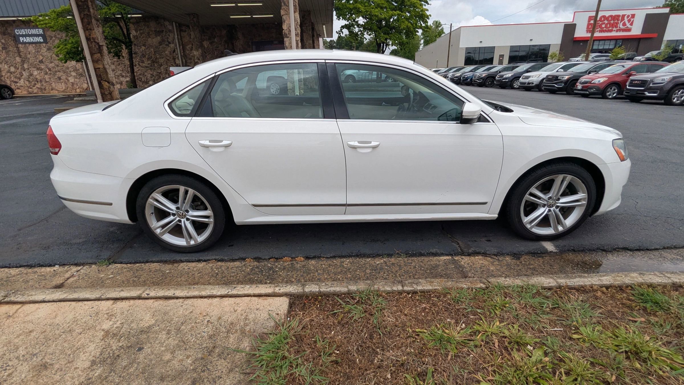 Used 2014 Volkswagen Passat TDI SEL Premium FWD image 8