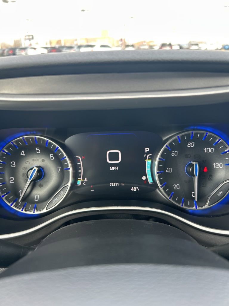Used 2023 Chrysler Pacifica Touring-L FWD image 34