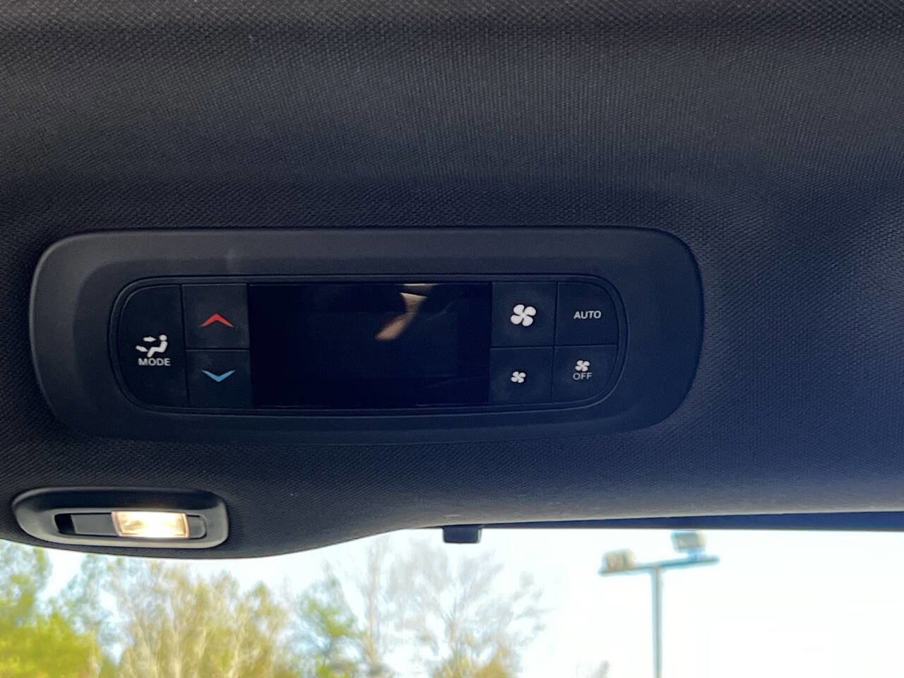 Used 2020 Chrysler Pacifica Limited image 22