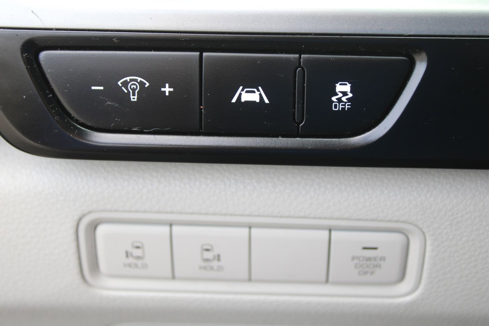 Used 2022 Kia Carnival LX image 31