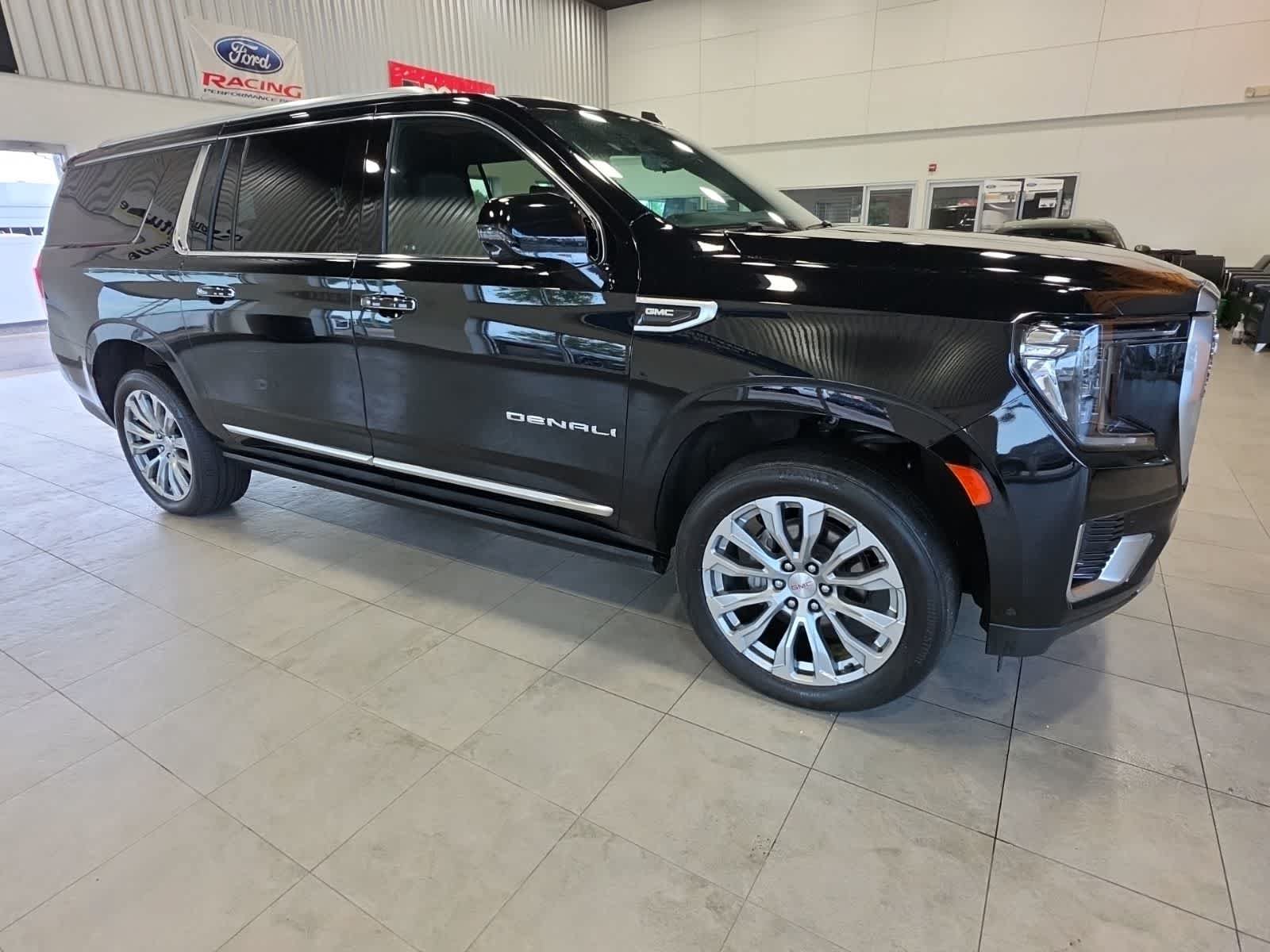 Used 2024 GMC Yukon XL Denali w/ Denali Reserve Package AWD/4WD image 5