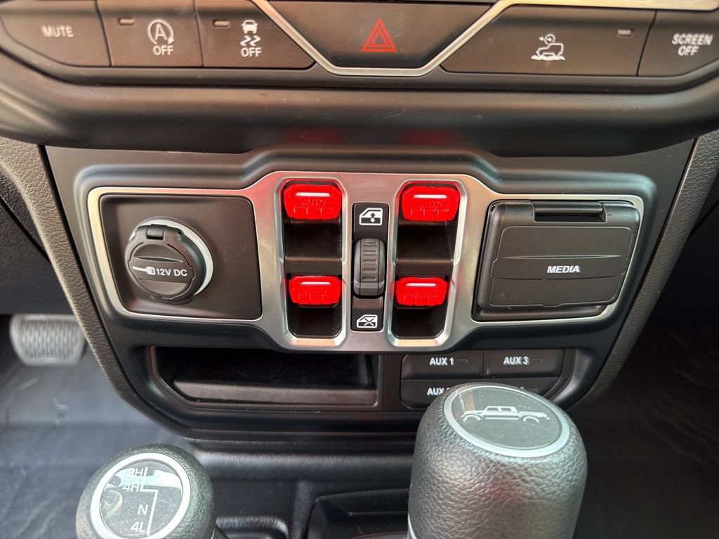 Used 2023 Jeep Gladiator Overland AWD/4WD image 38