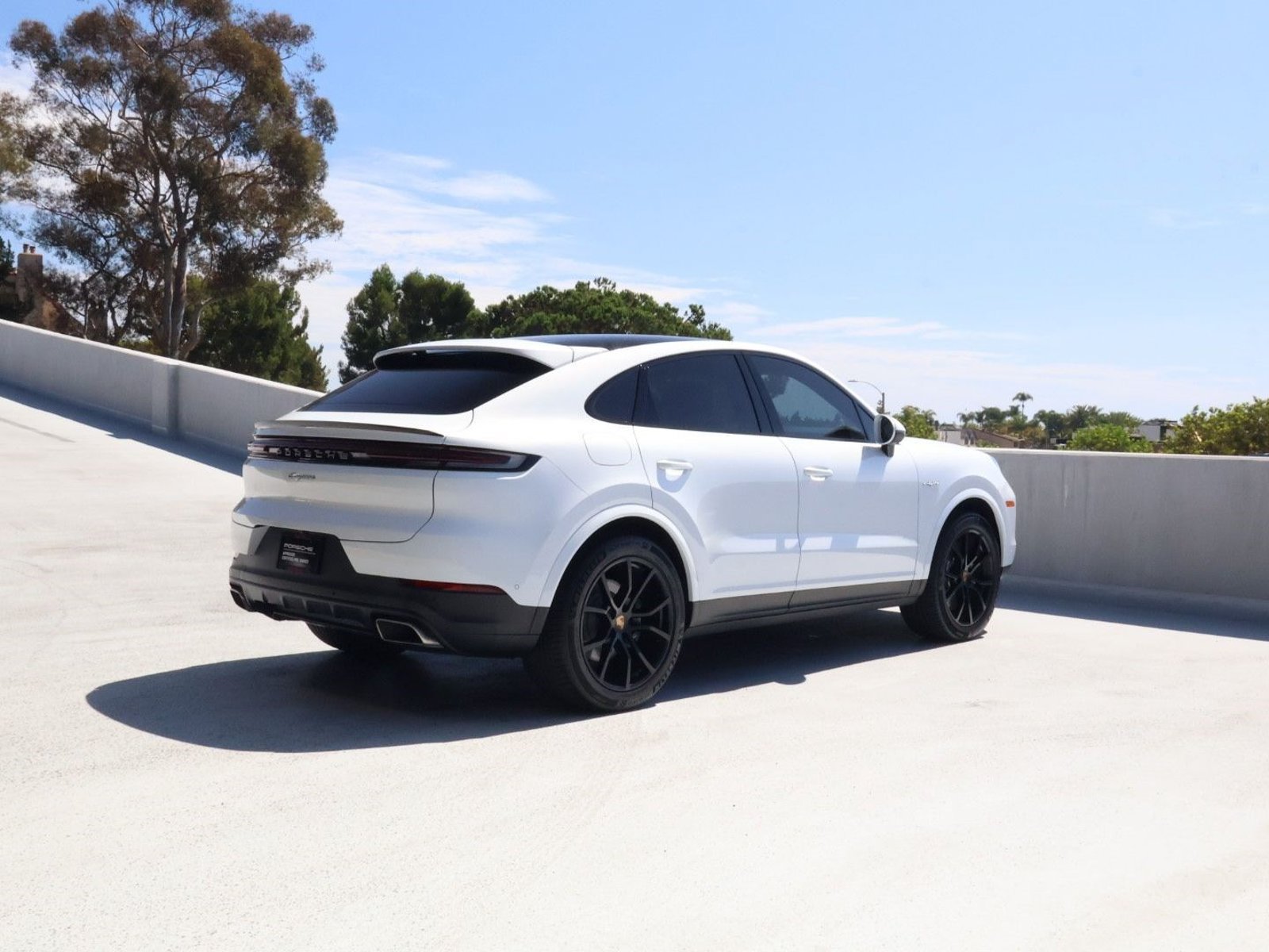 Certified 2025 Porsche Cayenne E-Hybrid Coupe AWD/4WD image 8
