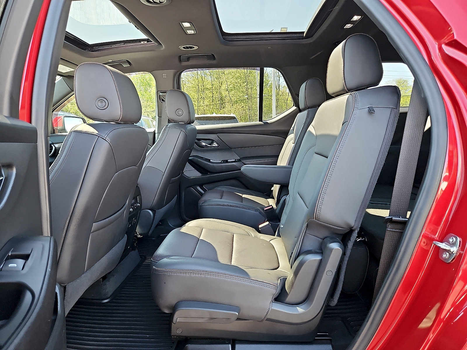 Used 2023 Chevrolet Traverse High Country AWD/4WD image 11
